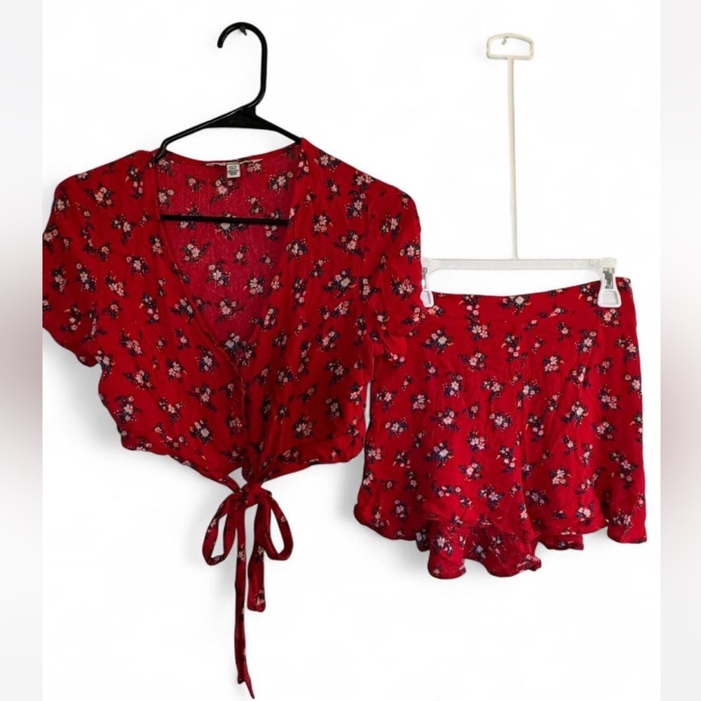 American Eagle Outfitters Red Floral Shorts and Crop Top Set XS